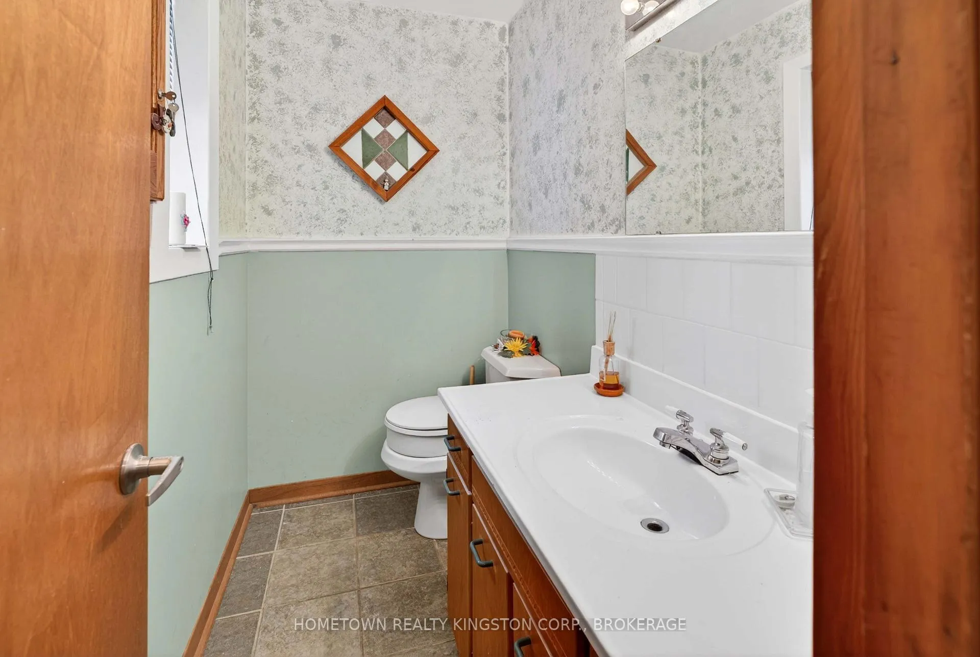 Photo 14 of 114 Campbell Crescent, Kingston, Central City West — HOMEH