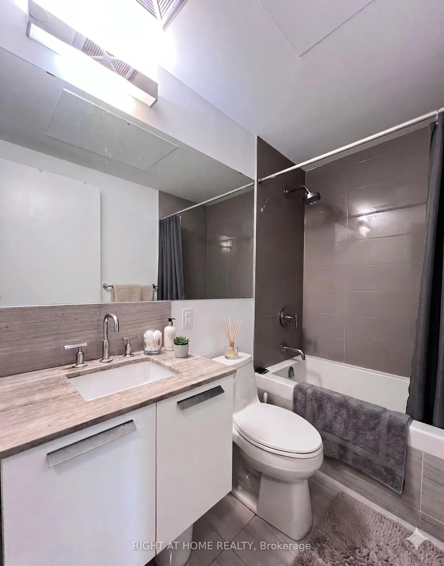 Photo 10 of Unit 3613, 50 Charles St E Street, Toronto, Church-Yonge Corridor — HOMEH