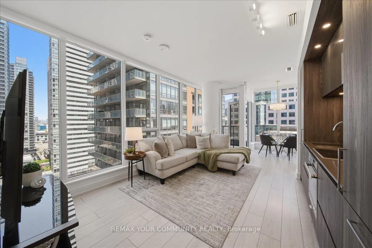 Front of Unit 1806, 15 Mercer Street