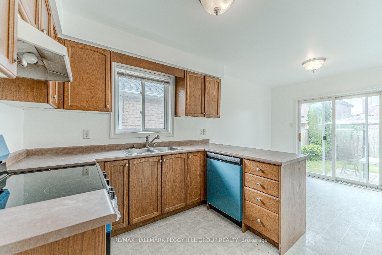 Photo 3 of Unit Upper Unit, 38 Reynolds Lane, Barrie, Edgehill Drive — HOMEH