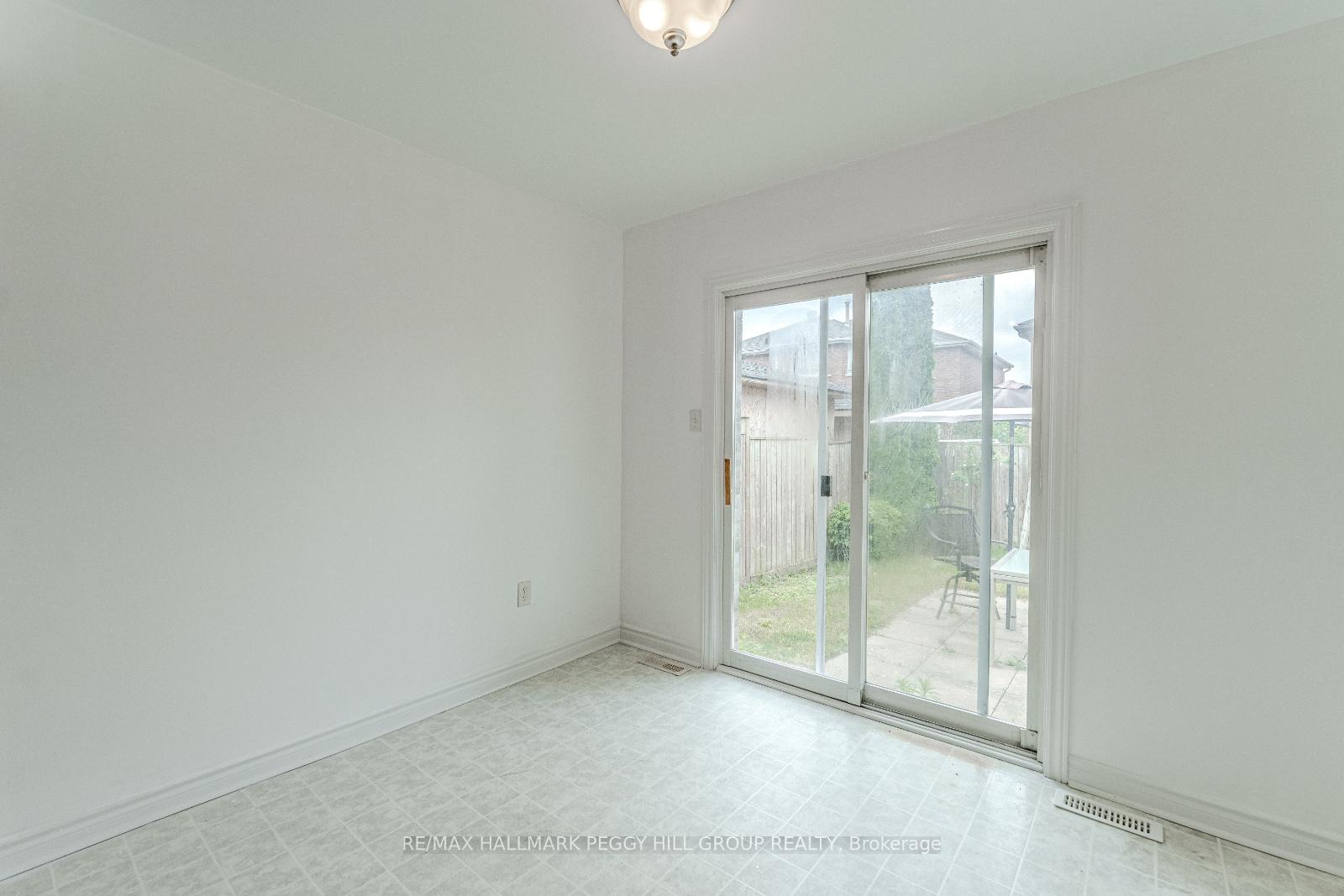 Photo 4 of Unit Upper Unit, 38 Reynolds Lane, Barrie, Edgehill Drive — HOMEH