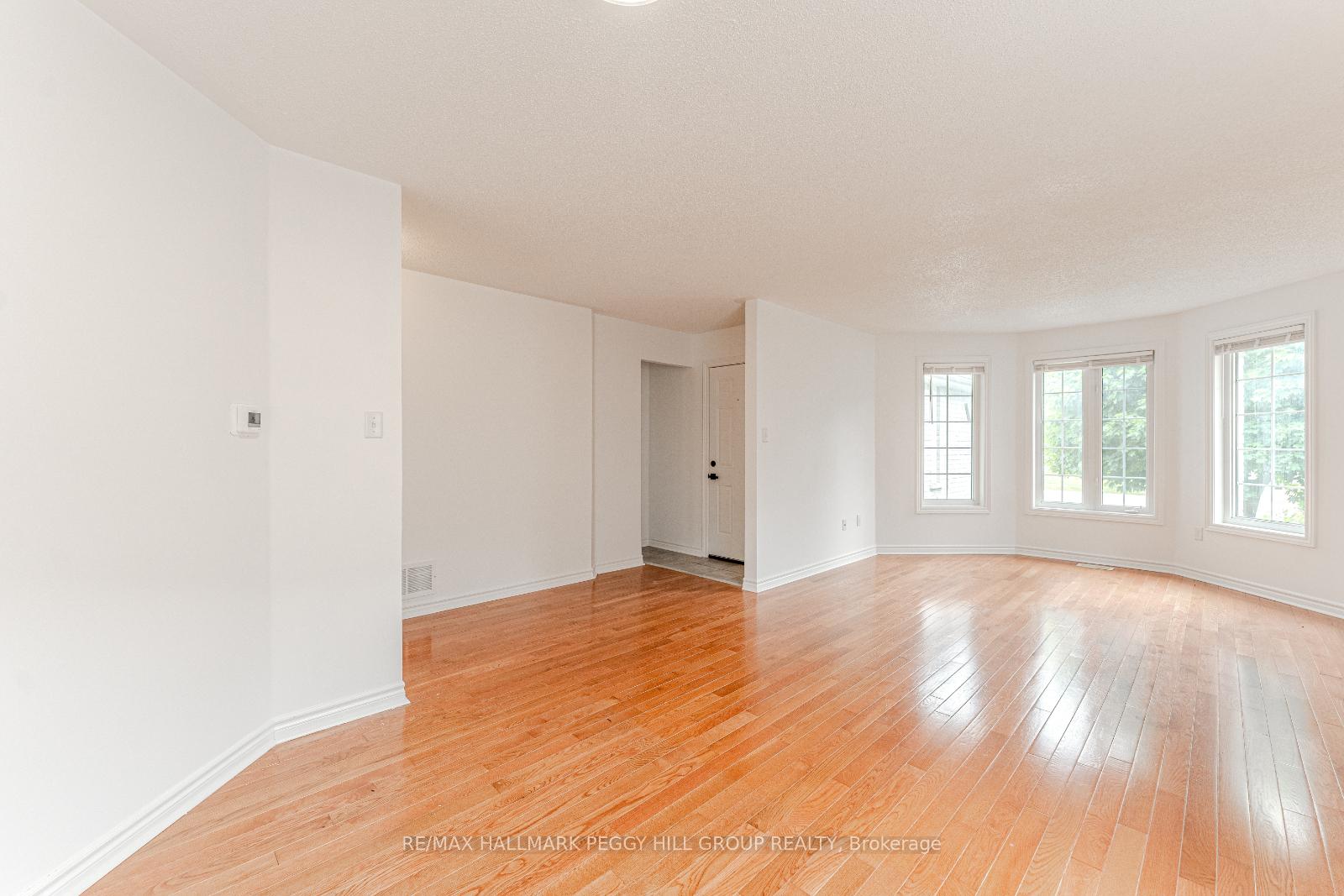 Photo 5 of Unit Upper Unit, 38 Reynolds Lane, Barrie, Edgehill Drive — HOMEH