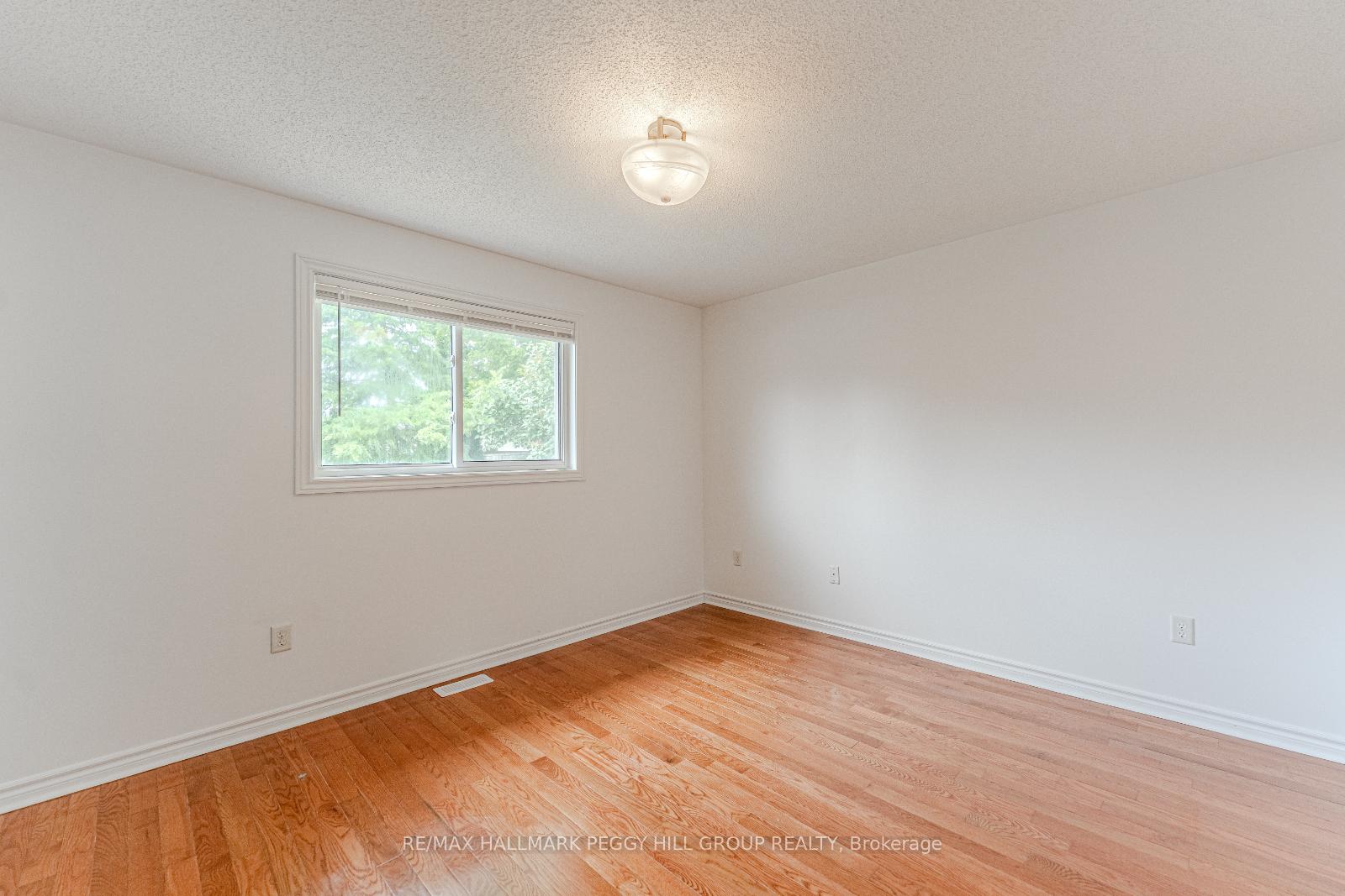 Photo 6 of Unit Upper Unit, 38 Reynolds Lane, Barrie, Edgehill Drive — HOMEH