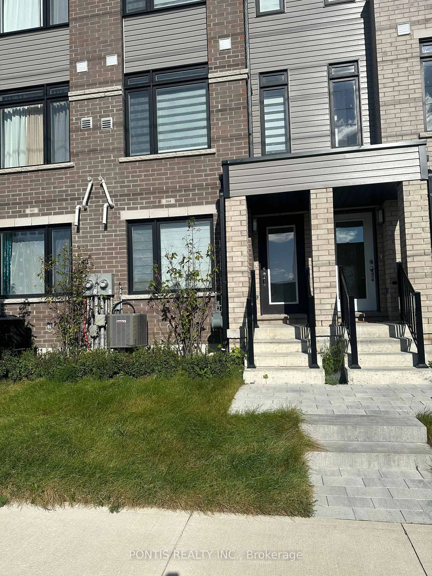 Front of Unit 304, 585 Colborne Street E