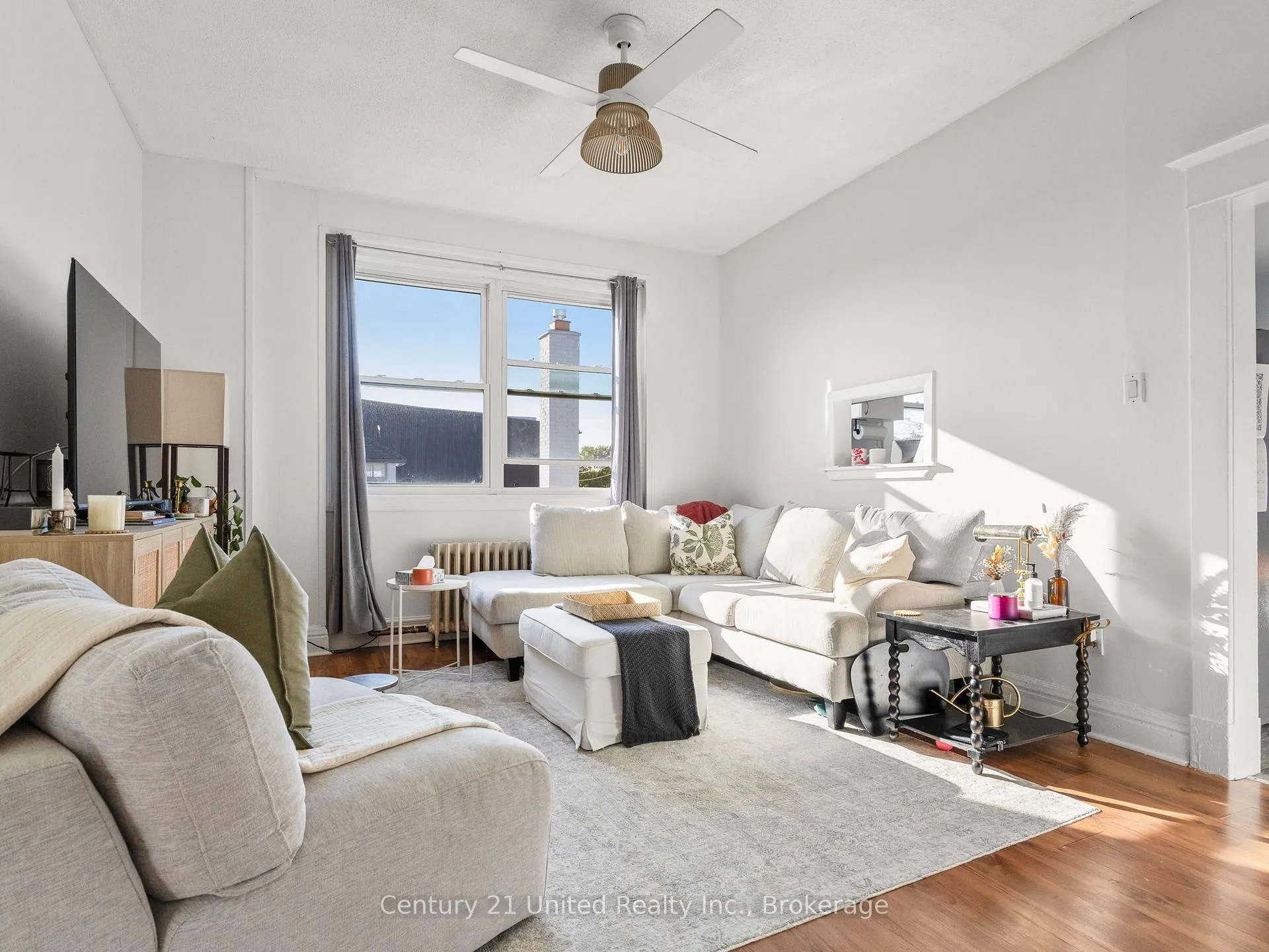 Photo 7 of Unit 1, 34 King Street W, Clarington, Bowmanville — HOMEH