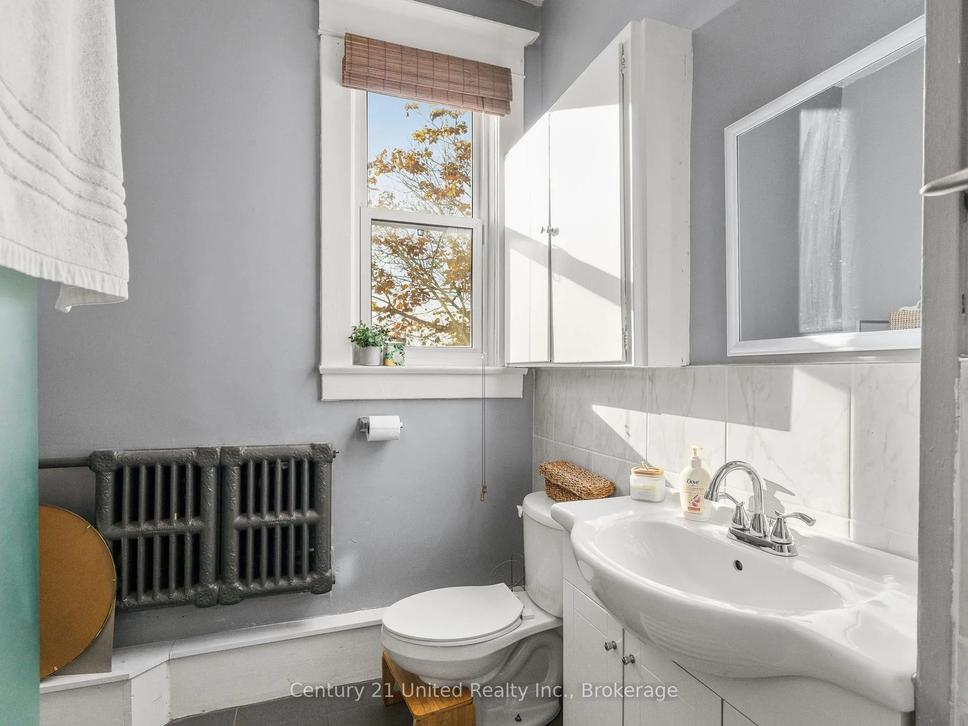 Photo 16 of Unit 1, 34 King Street W, Clarington, Bowmanville — HOMEH