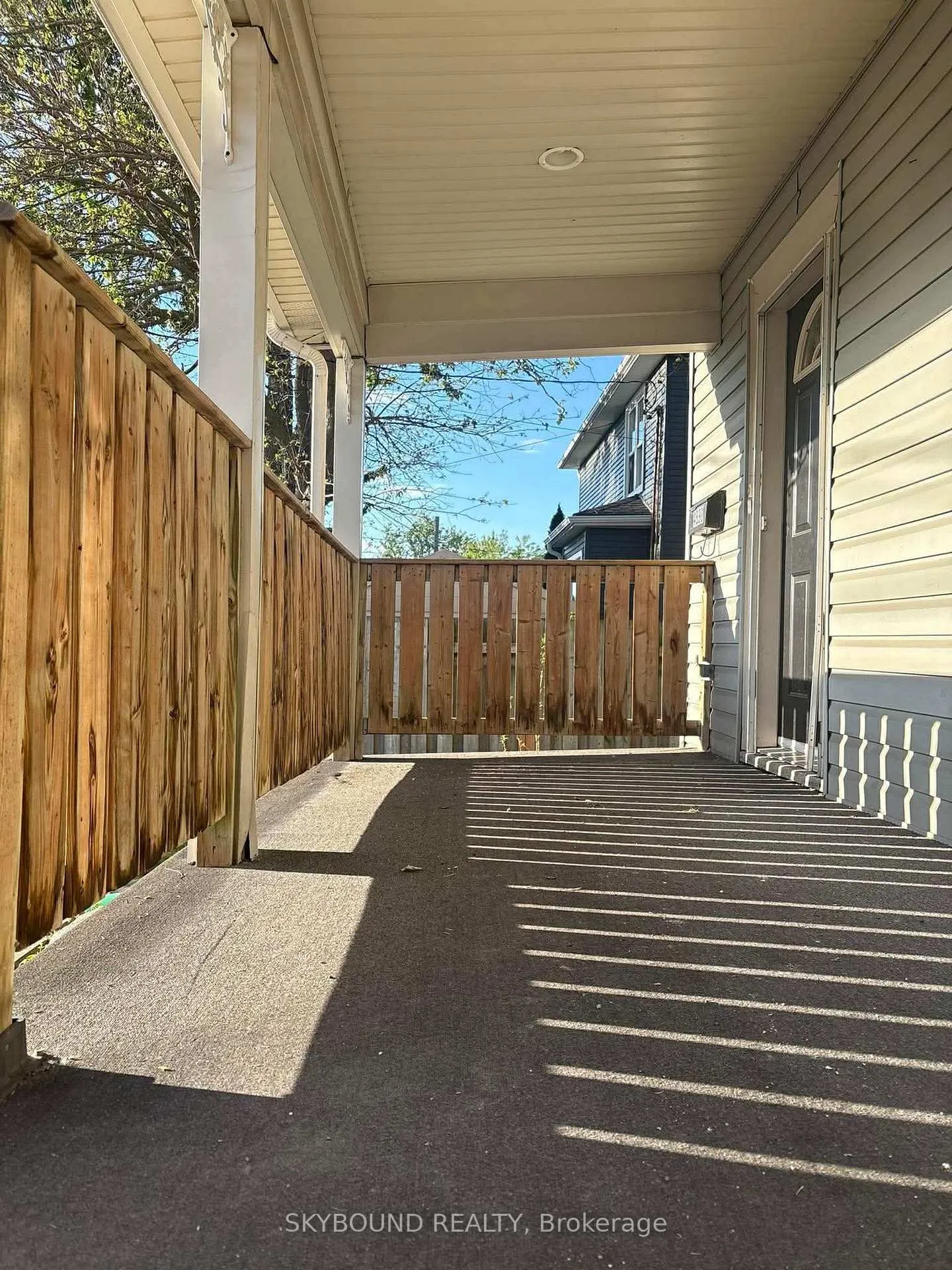 Photo 4 of 4890 Saint Clair Avenue, Niagara Falls, Downtown — HOMEH