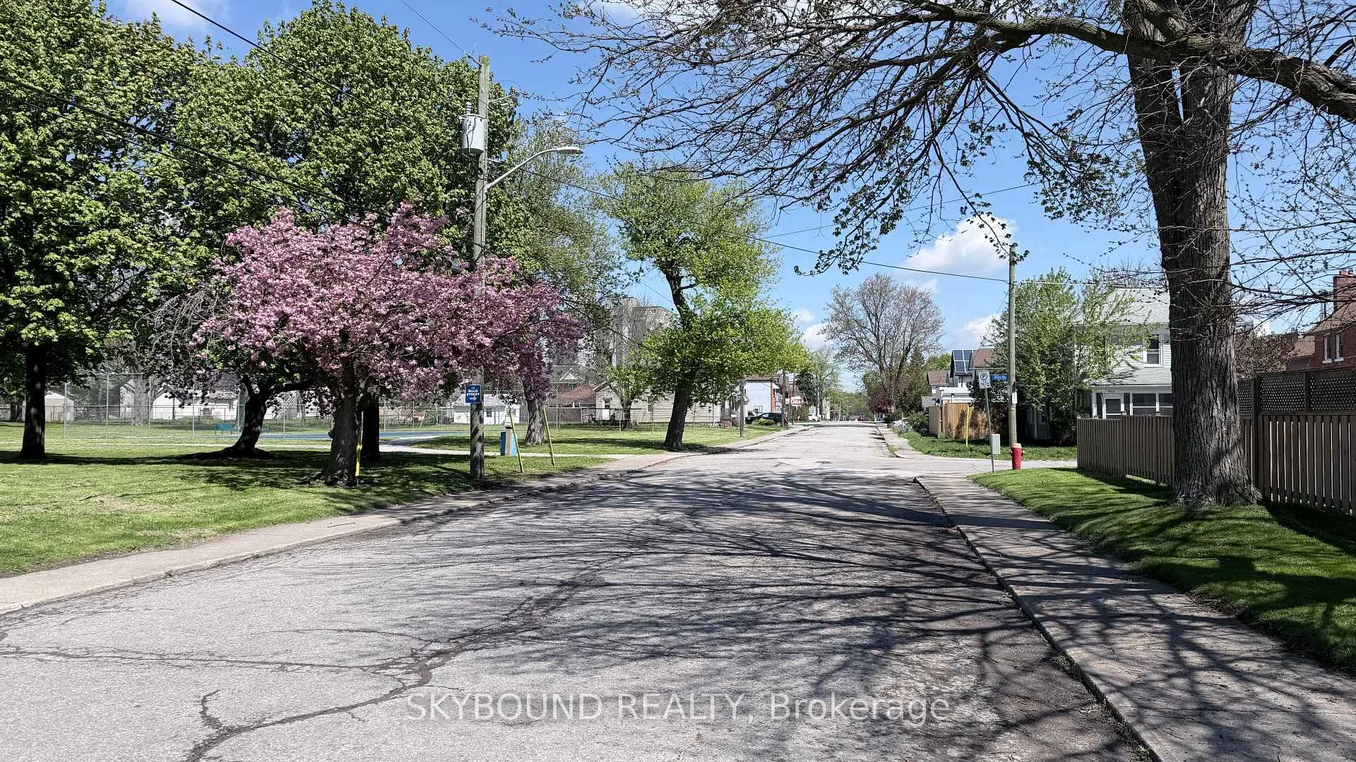 Photo 8 of 4890 Saint Clair Avenue, Niagara Falls, Downtown — HOMEH