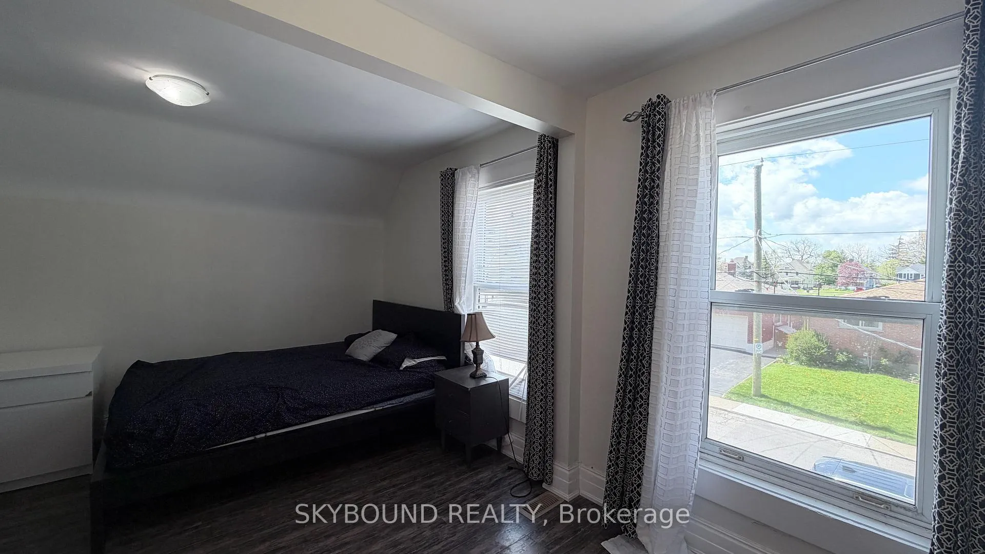 Photo 15 of 4890 Saint Clair Avenue, Niagara Falls, Downtown — HOMEH