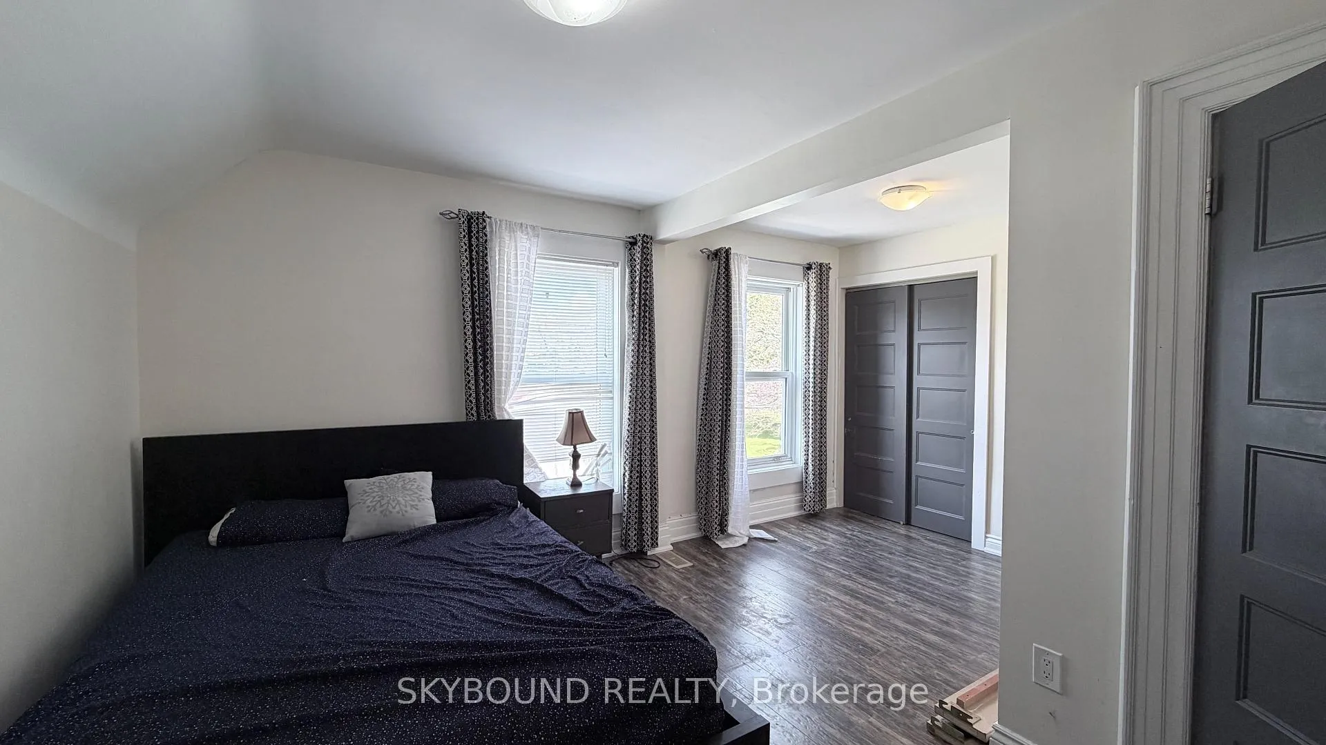 Photo 16 of 4890 Saint Clair Avenue, Niagara Falls, Downtown — HOMEH