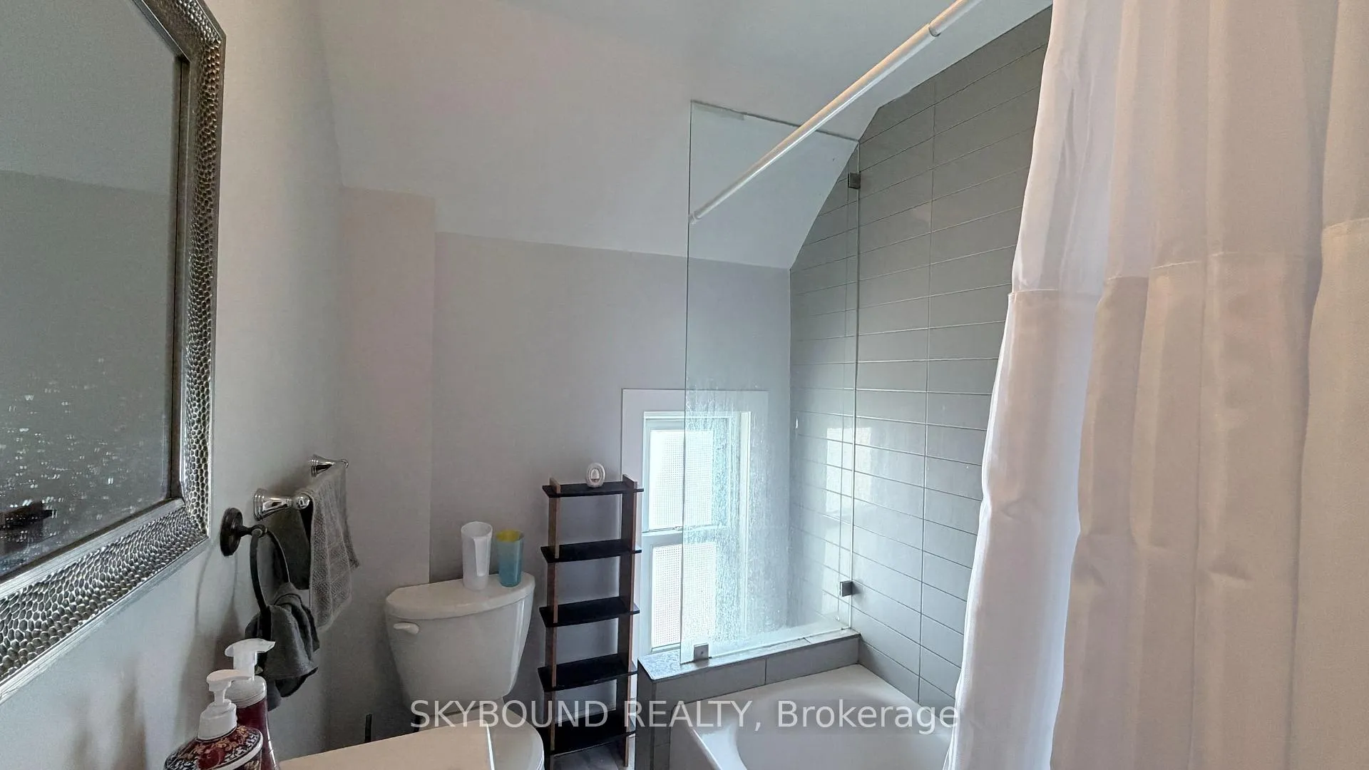 Photo 17 of 4890 Saint Clair Avenue, Niagara Falls, Downtown — HOMEH