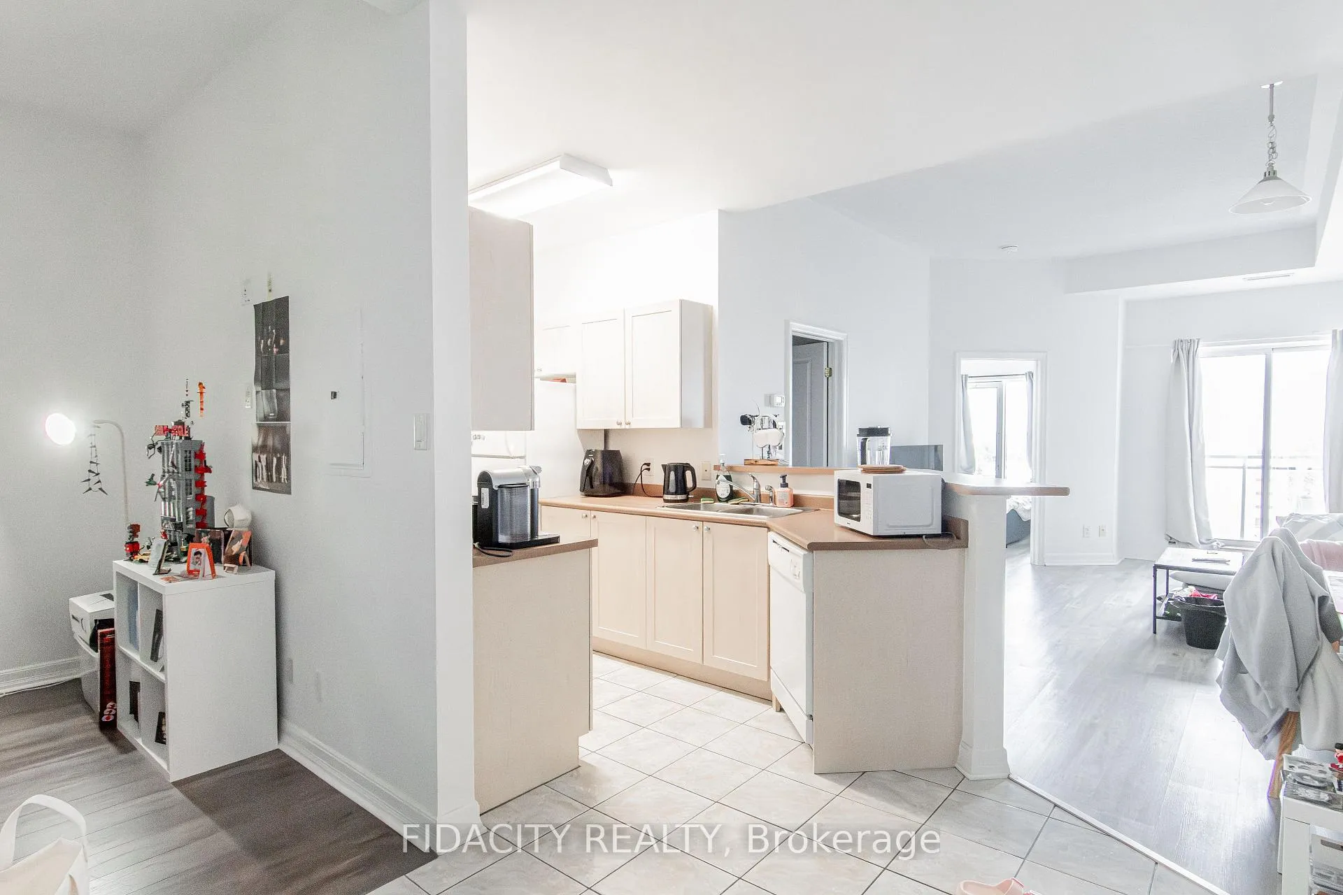 Photo 4 of Unit 10M, 310 Central Park Drive, Ottawa, Central Park — HOMEH