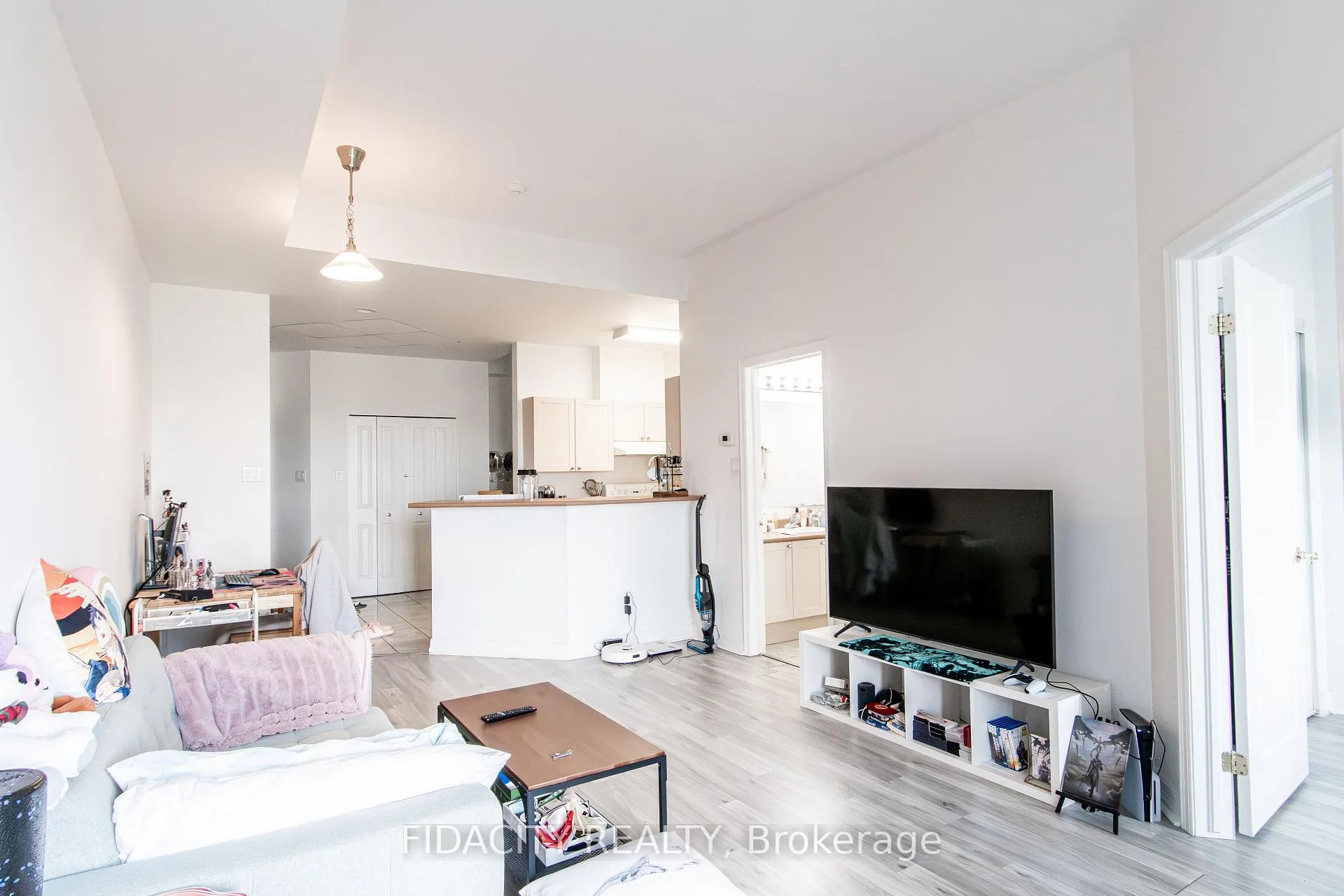 Photo 7 of Unit 10M, 310 Central Park Drive, Ottawa, Central Park — HOMEH
