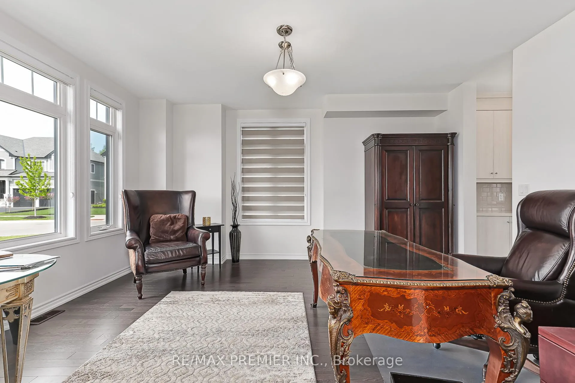 Photo 2 of 100 Stillwater Crescent, Blue Mountains — HOMEH