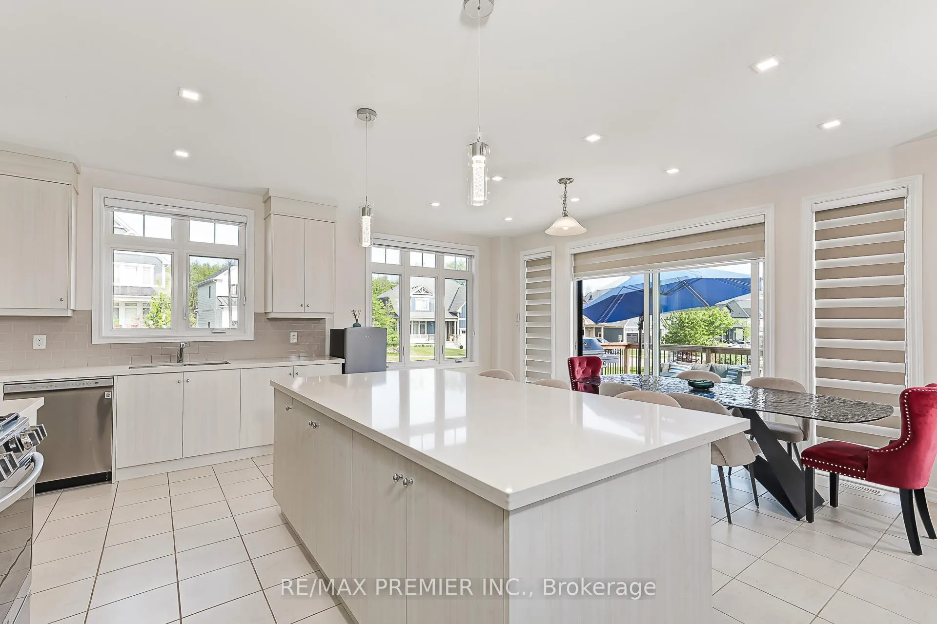Photo 9 of 100 Stillwater Crescent, Blue Mountains — HOMEH