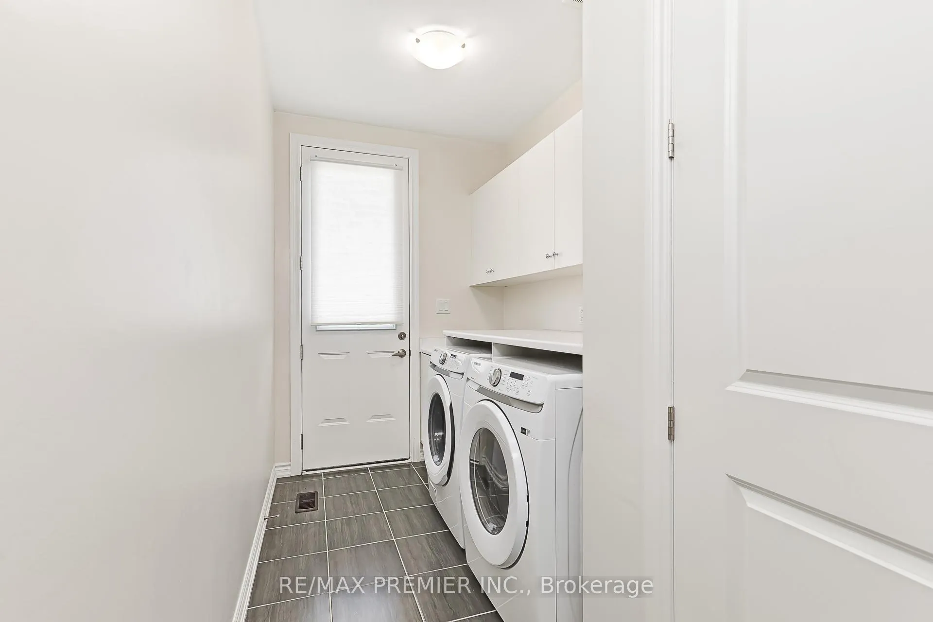 Photo 11 of 100 Stillwater Crescent, Blue Mountains — HOMEH
