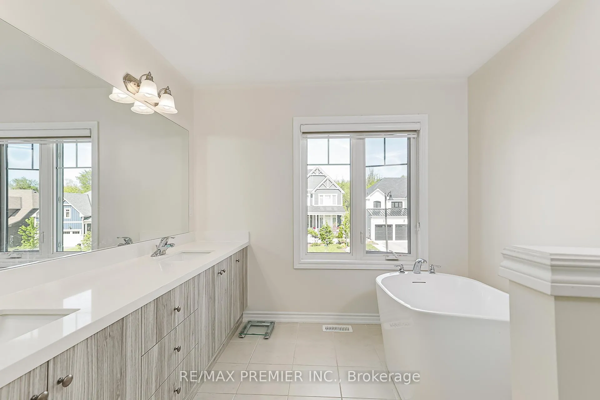 Photo 15 of 100 Stillwater Crescent, Blue Mountains — HOMEH