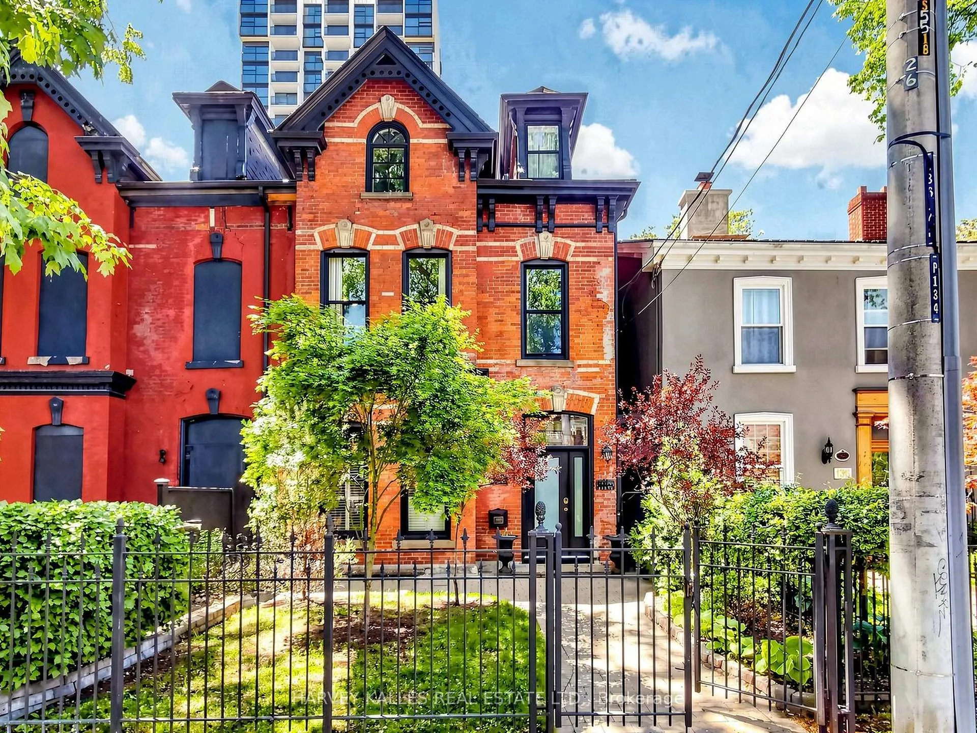 Photo 3 of Unit 2, 134 Seaton Street, Toronto, Moss Park — HOMEH