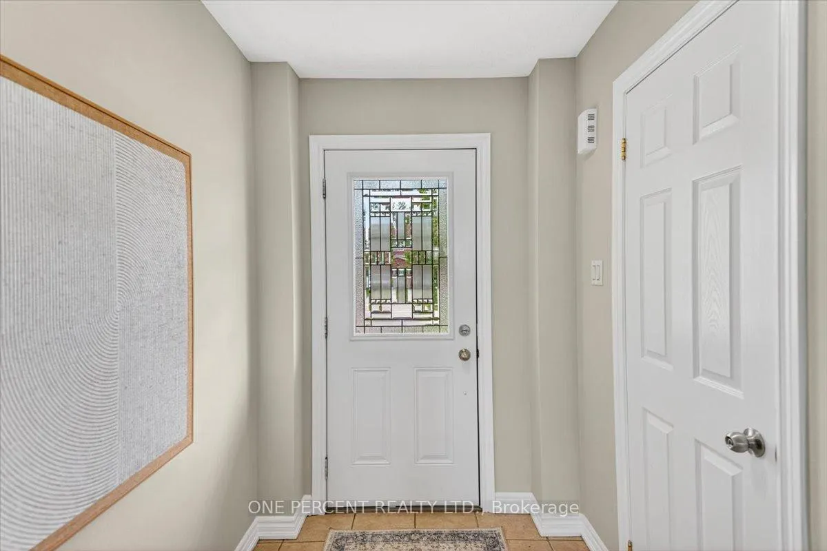 Photo 4 of 19 Michelle Drive, Orillia — HOMEH