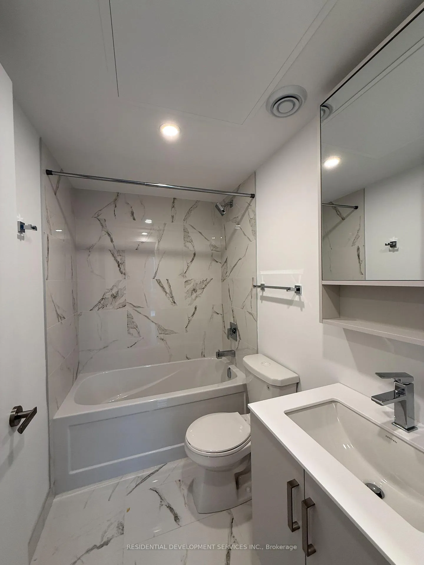 Photo 4 of Unit 2110, 88 Queen Street, Toronto, Church-Yonge Corridor — HOMEH