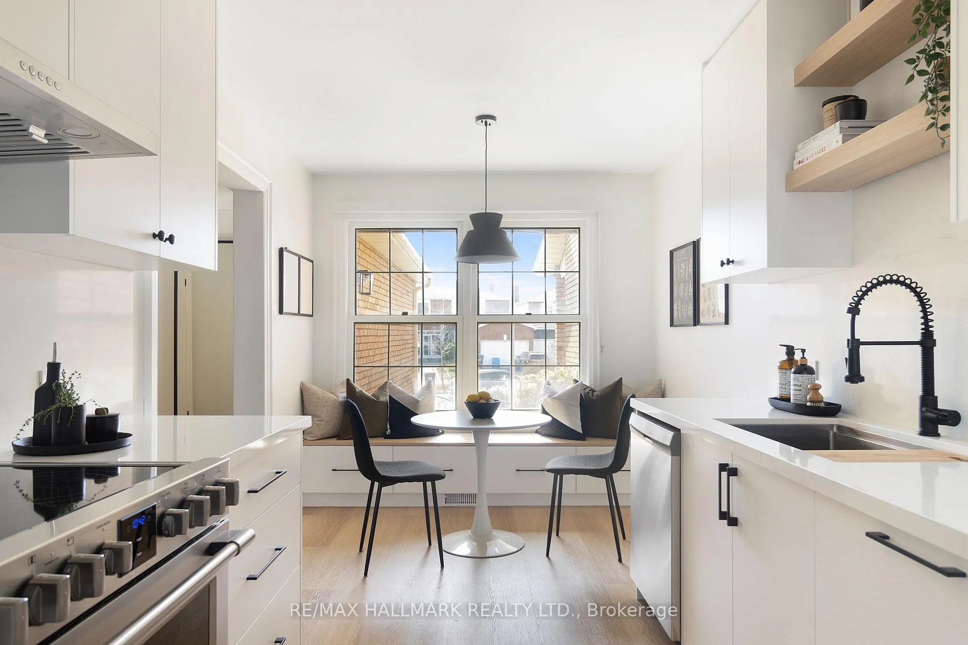 Photo 10 of 50 Dutch Crescent, Brampton, Fletcher's Creek South — HOMEH