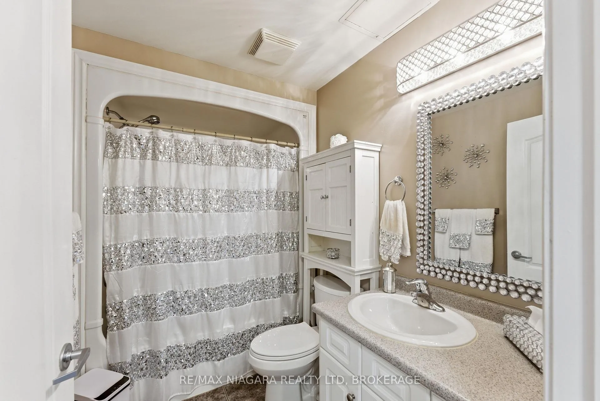 Photo 13 of Unit 110, 6350 Dorchester Road, Niagara Falls, Dorchester — HOMEH