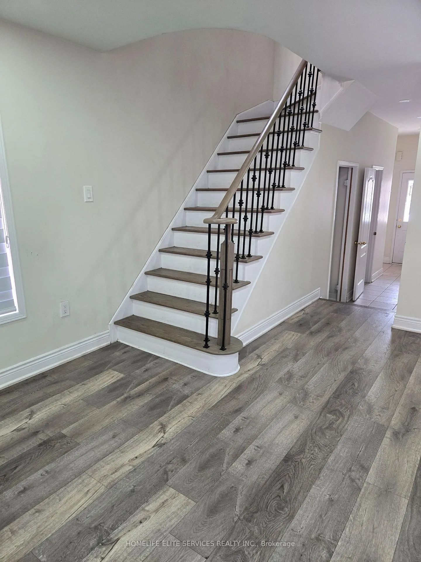 Photo 3 of 110 Crystalview Crescent, Brampton, Bram East — HOMEH