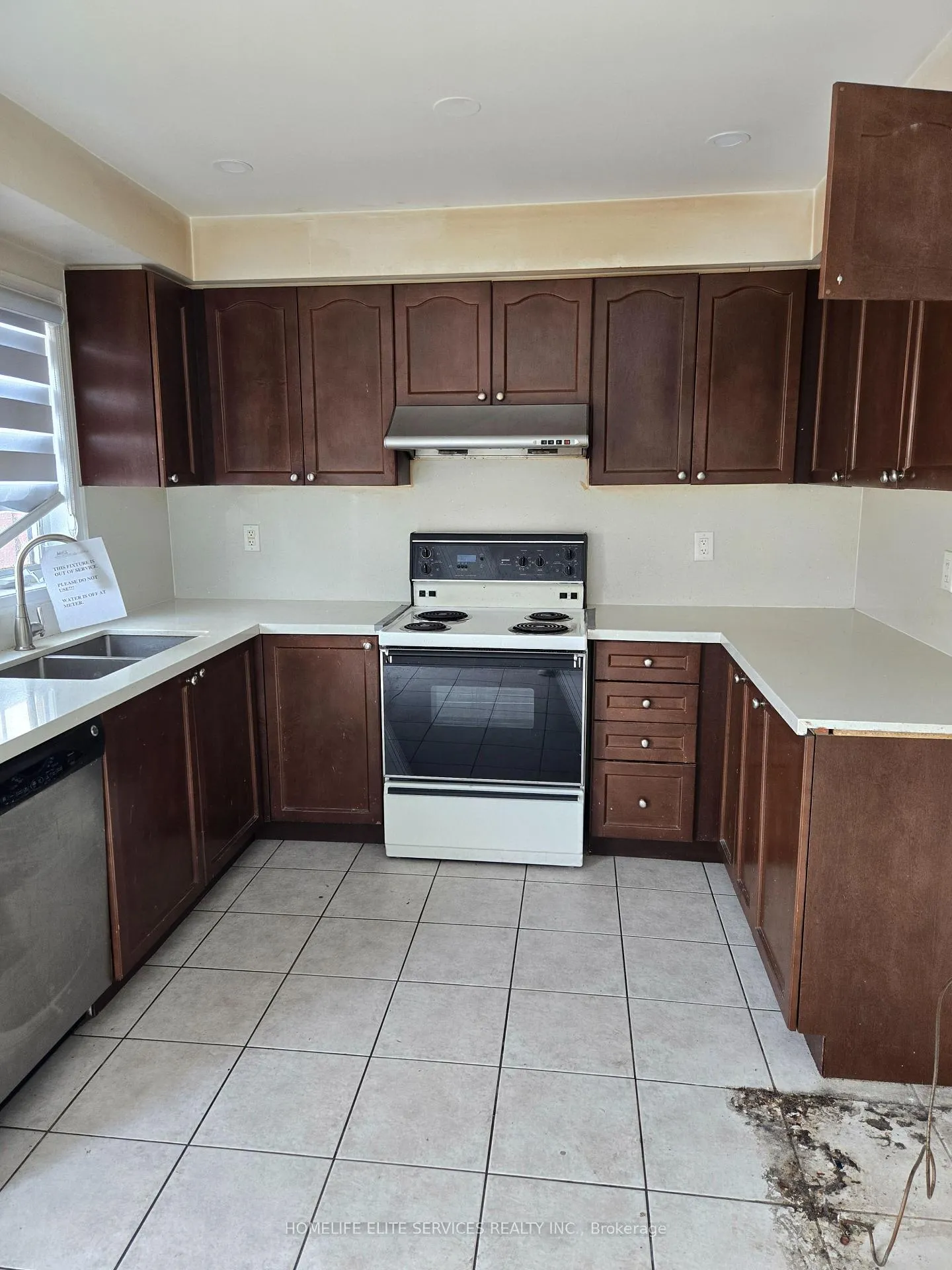 Photo 4 of 110 Crystalview Crescent, Brampton, Bram East — HOMEH