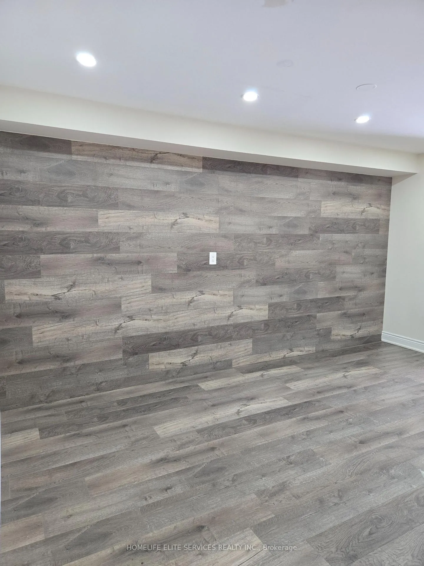 Photo 9 of 110 Crystalview Crescent, Brampton, Bram East — HOMEH