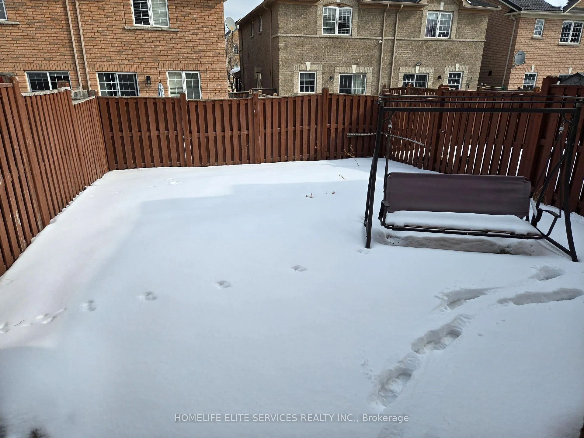 Photo 10 of 110 Crystalview Crescent, Brampton, Bram East — HOMEH