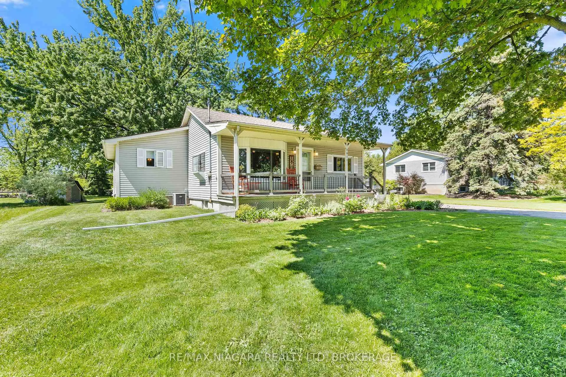 Photo 2 of 7931 Watson Street, Niagara Falls, Ascot — HOMEH
