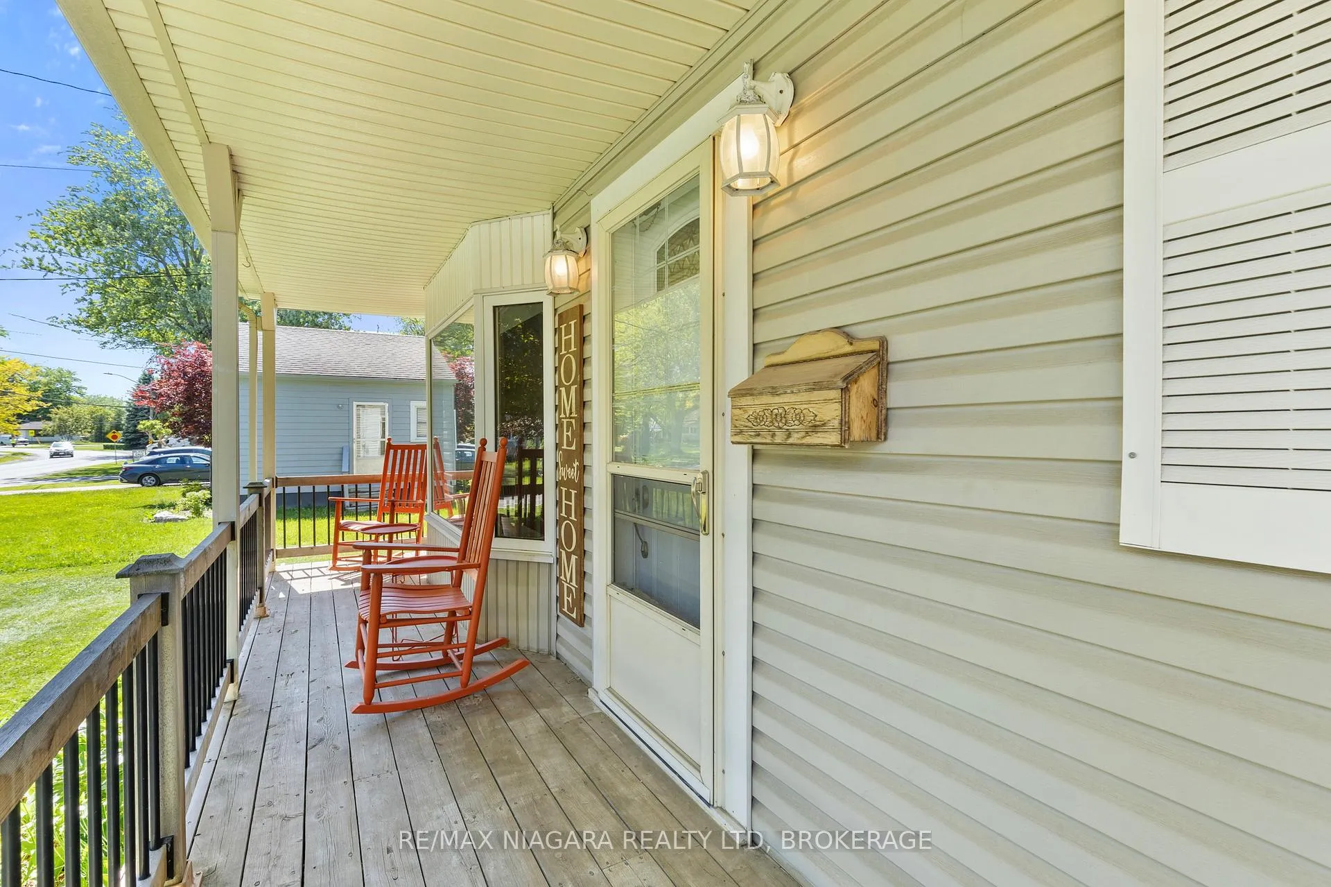 Photo 3 of 7931 Watson Street, Niagara Falls, Ascot — HOMEH