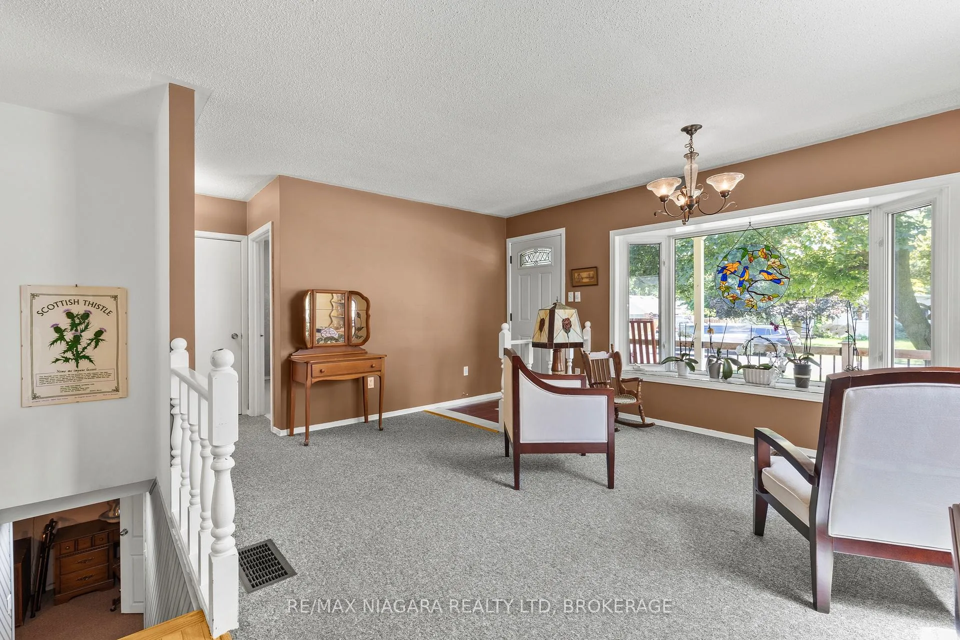 Photo 5 of 7931 Watson Street, Niagara Falls, Ascot — HOMEH