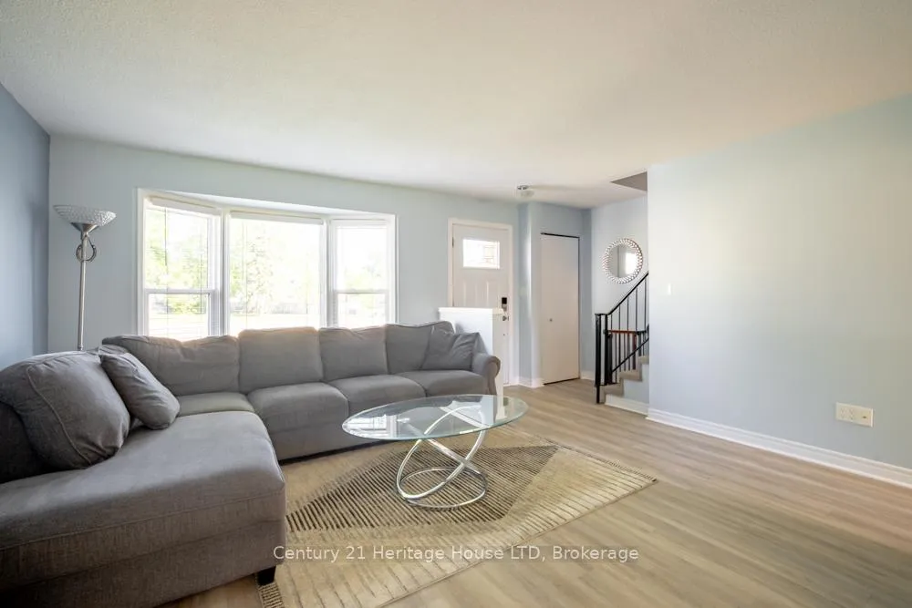Photo 3 of 20 Baldwin Circle, Thorold, Confederation Heights — HOMEH