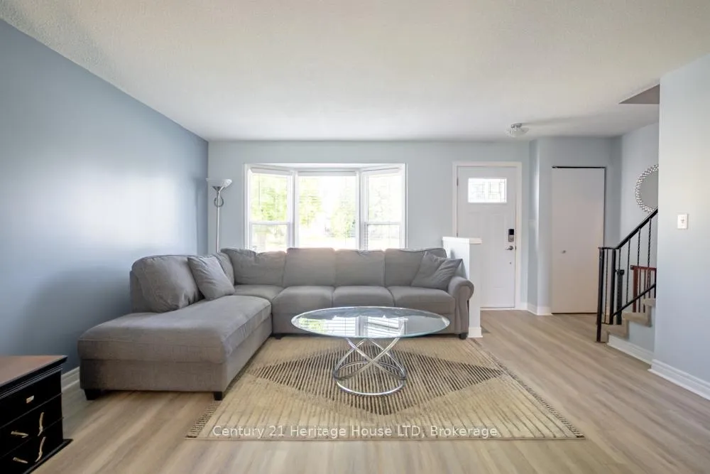 Photo 4 of 20 Baldwin Circle, Thorold, Confederation Heights — HOMEH