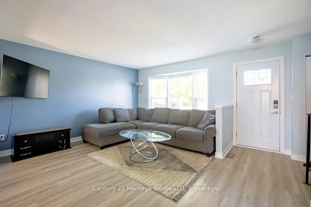 Photo 5 of 20 Baldwin Circle, Thorold, Confederation Heights — HOMEH