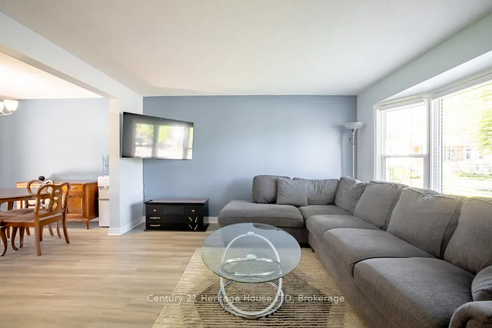 Photo 6 of 20 Baldwin Circle, Thorold, Confederation Heights — HOMEH
