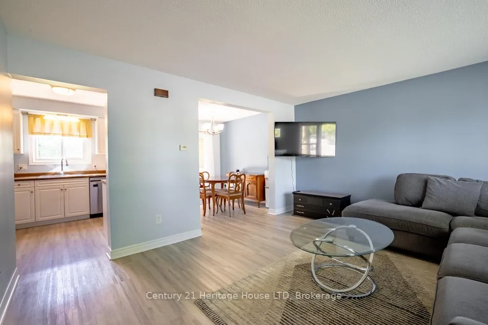 Photo 7 of 20 Baldwin Circle, Thorold, Confederation Heights — HOMEH