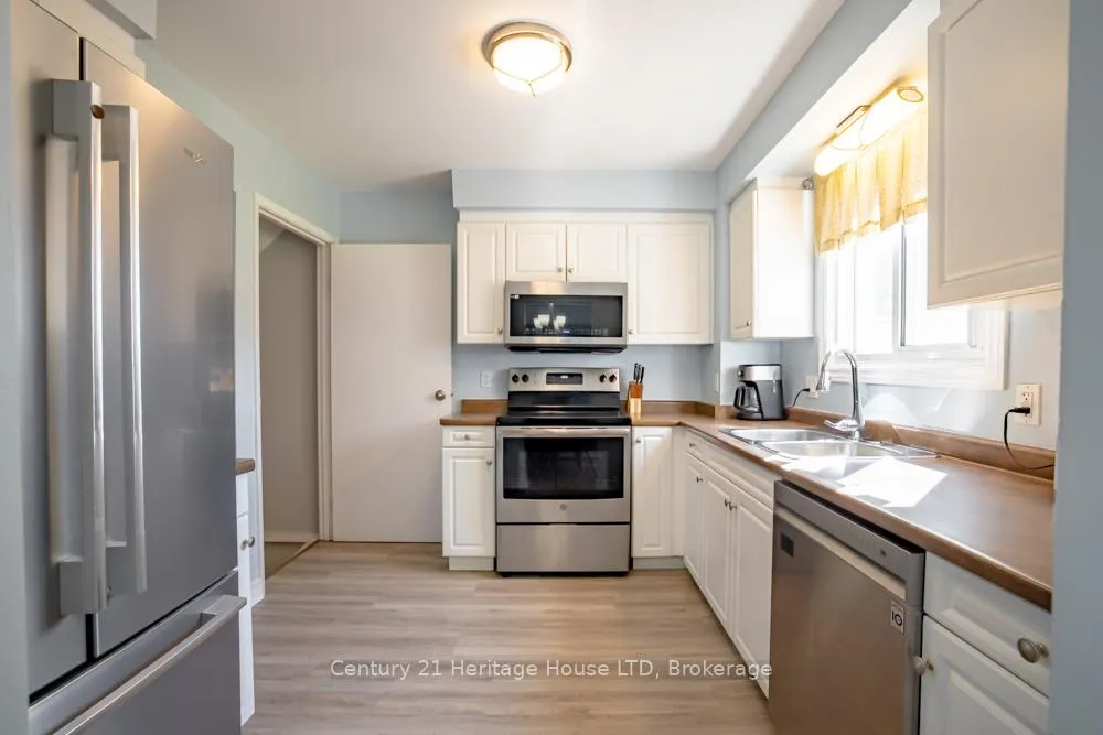 Photo 10 of 20 Baldwin Circle, Thorold, Confederation Heights — HOMEH