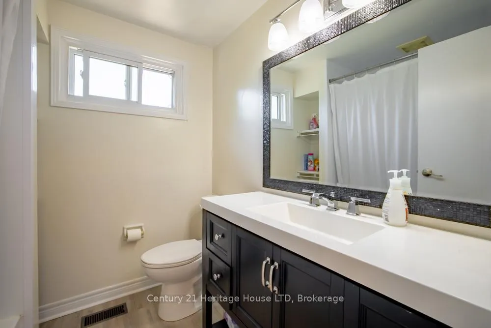 Photo 15 of 20 Baldwin Circle, Thorold, Confederation Heights — HOMEH