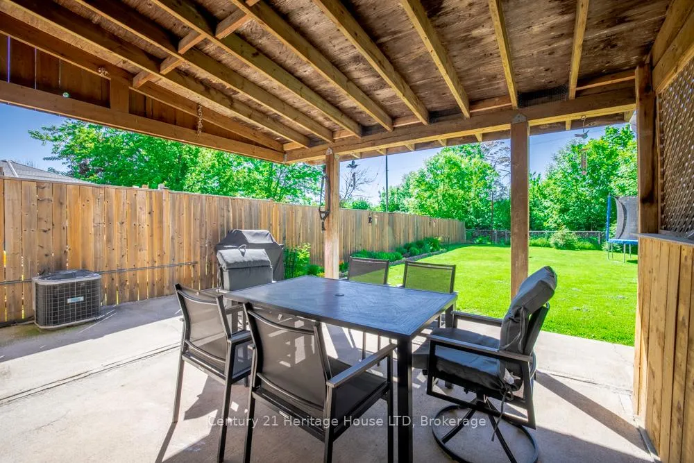 Photo 23 of 20 Baldwin Circle, Thorold, Confederation Heights — HOMEH