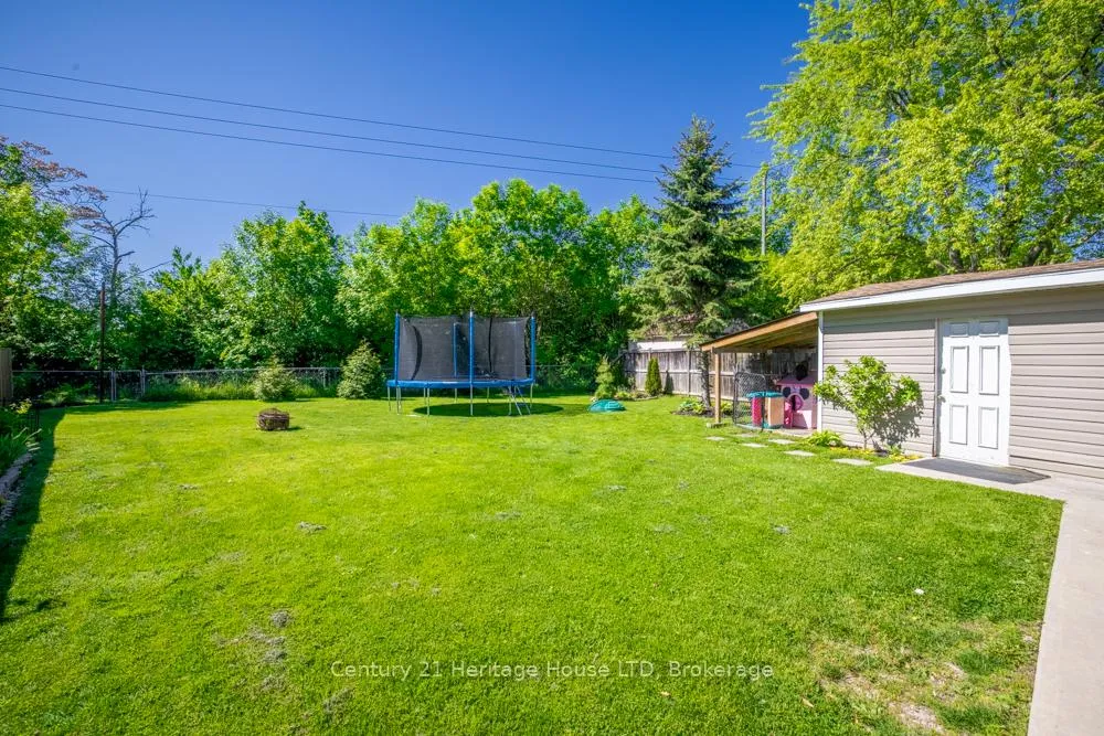 Photo 24 of 20 Baldwin Circle, Thorold, Confederation Heights — HOMEH
