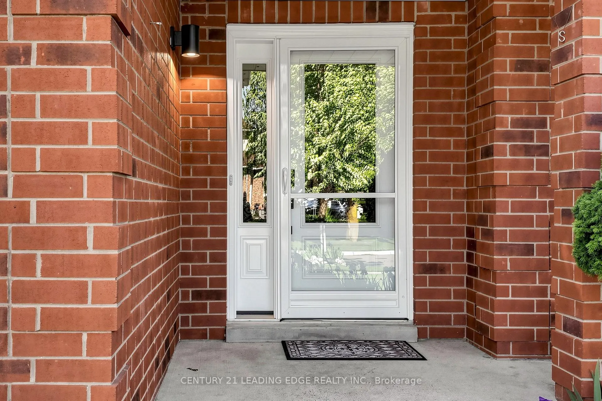Photo 4 of 689 Sundance Circle, Oshawa, Northglen — HOMEH