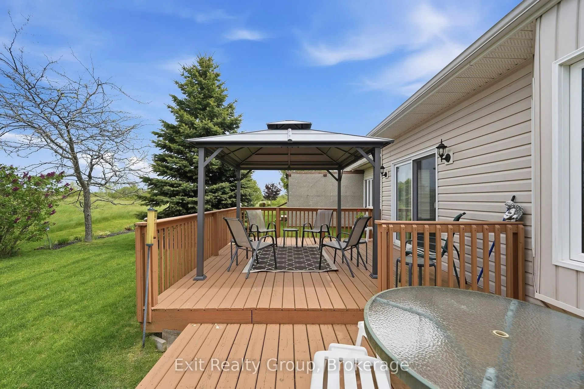 Photo 38 of 37 Aletha Drive, Prince Edward County, Wellington Ward — HOMEH