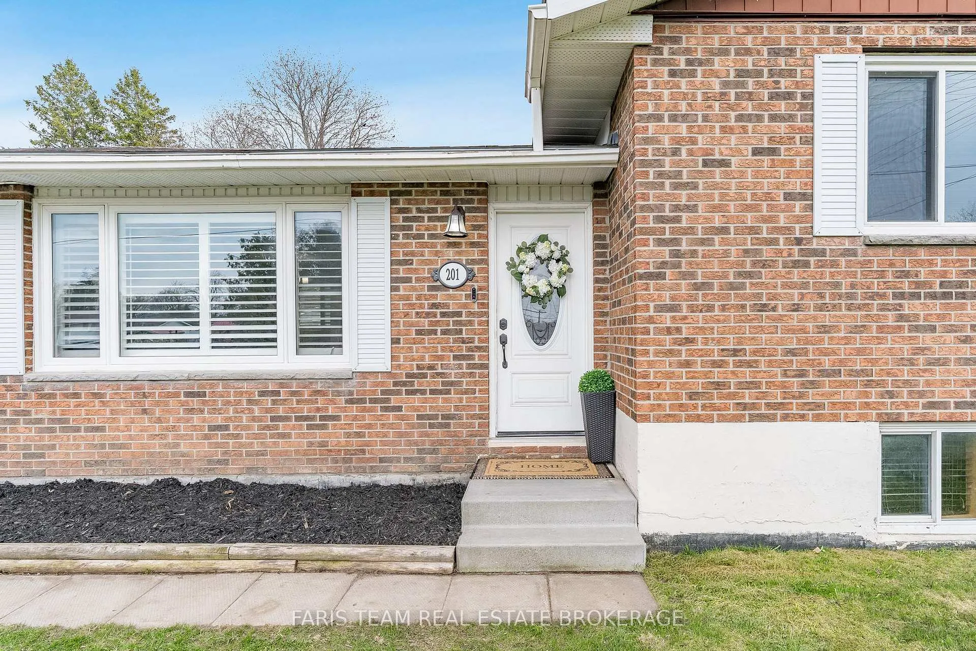 Photo 5 of 201 Christopher Street, Clearview, Stayner — HOMEH