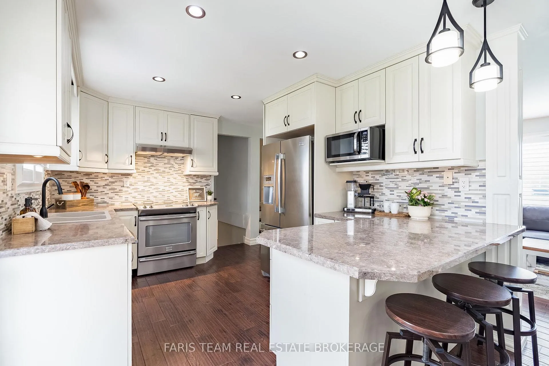 Photo 7 of 201 Christopher Street, Clearview, Stayner — HOMEH
