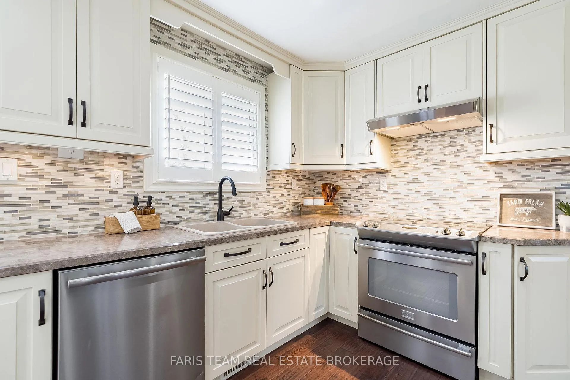 Photo 10 of 201 Christopher Street, Clearview, Stayner — HOMEH