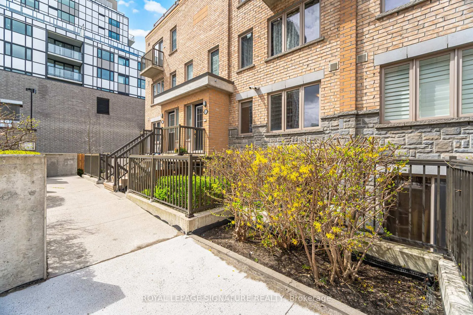 Photo 2 of Unit 162, 8 Foundry Avenue, Toronto, Dovercourt-Wallace Emerson-Junction — HOMEH