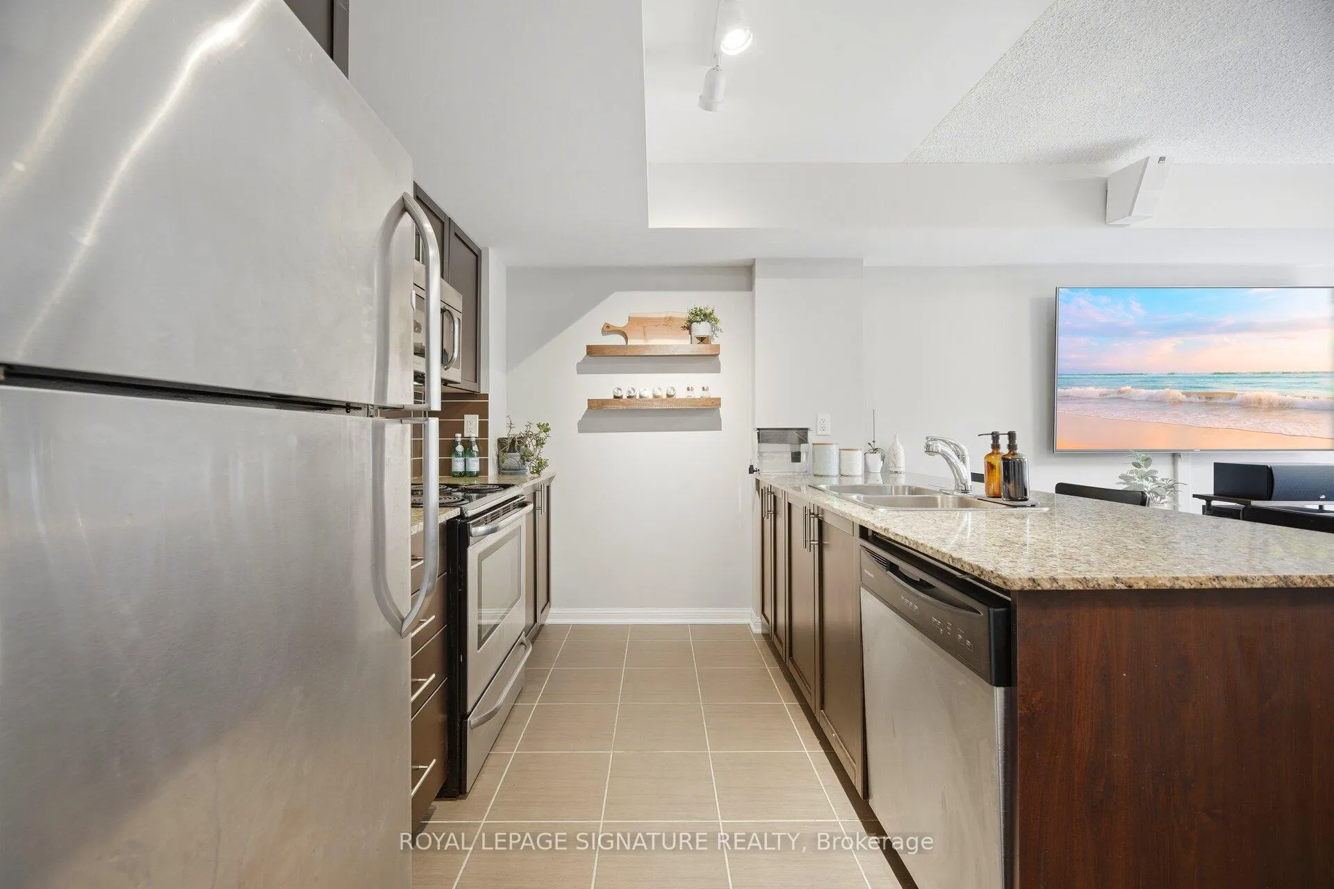 Photo 9 of Unit 162, 8 Foundry Avenue, Toronto, Dovercourt-Wallace Emerson-Junction — HOMEH