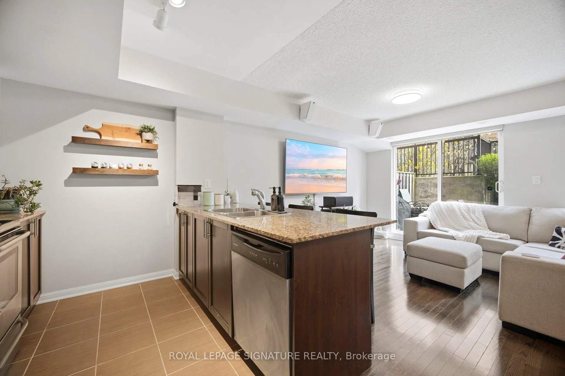 Photo 11 of Unit 162, 8 Foundry Avenue, Toronto, Dovercourt-Wallace Emerson-Junction — HOMEH